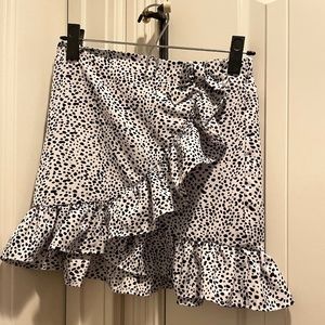 White Skirt with black Pocodots